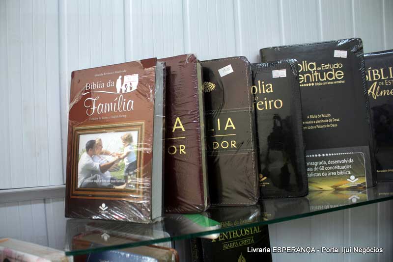 Livraria-Esperanca-ExpoIjui-Negocios-Biblias-de-Estudo-Familia_01