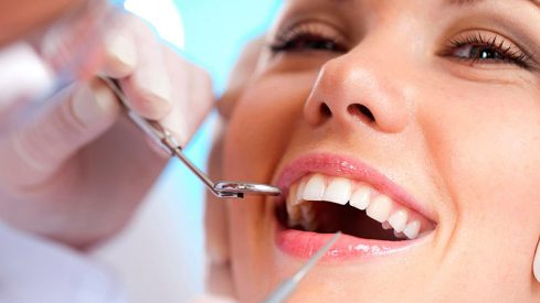 Descubra o que faz um dentista clínico geral